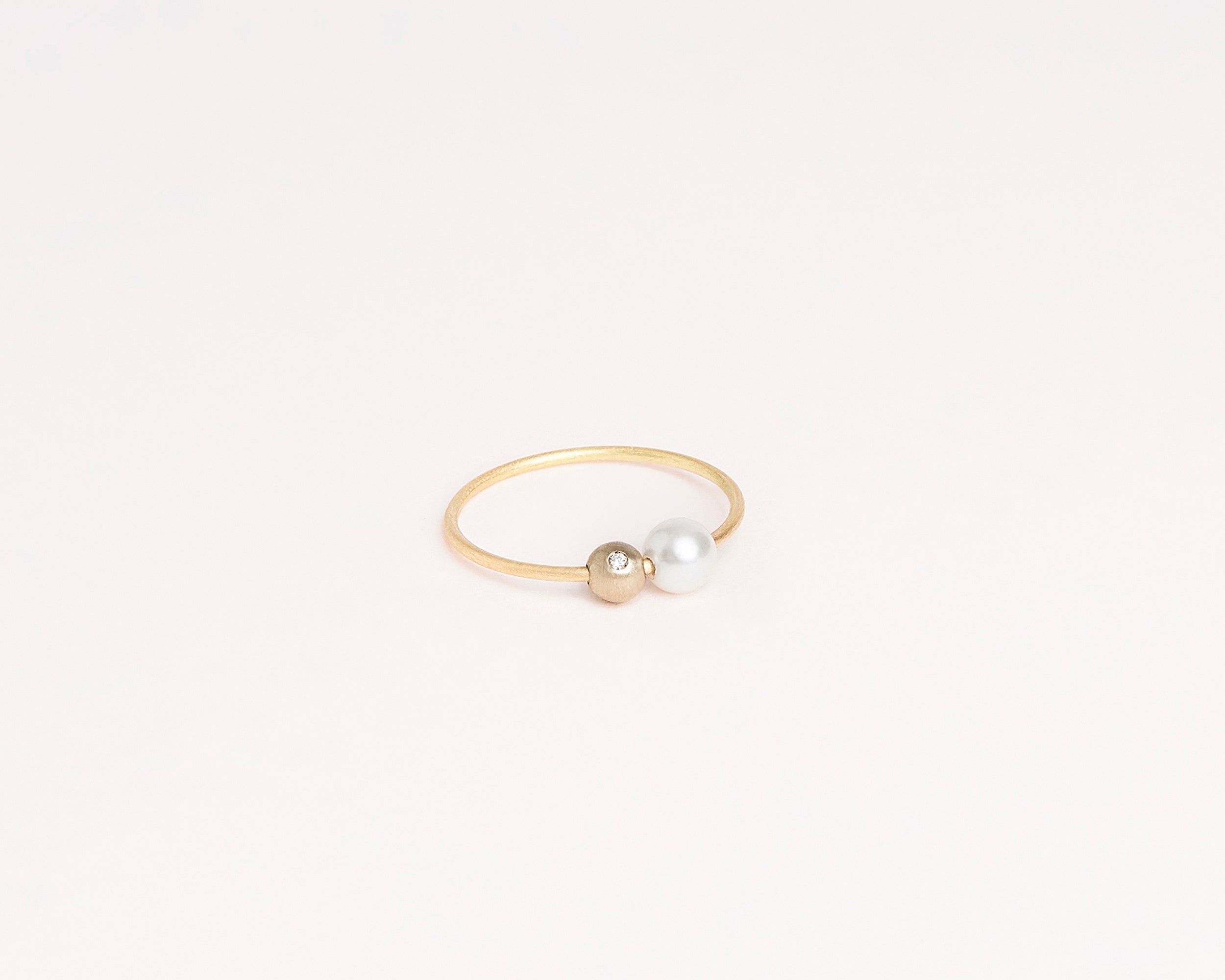 18KT thin yellow gold ring with akoya pearl (diameter 4,8 MM) - Toi Perla Diamante