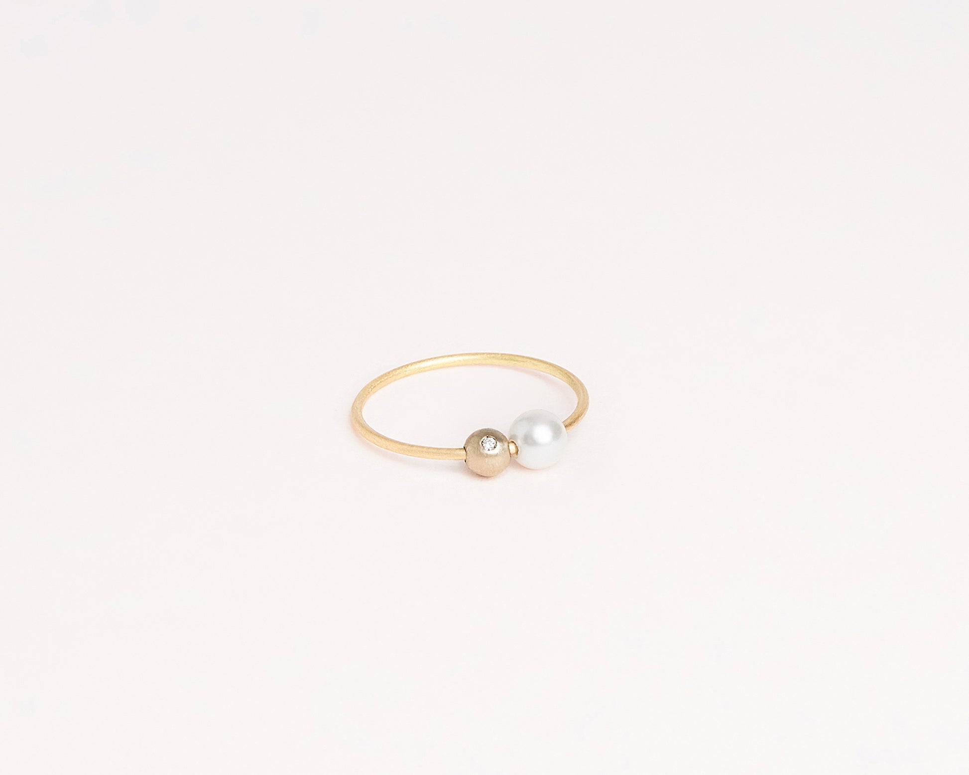 18KT thin yellow gold ring with akoya pearl (diameter 4,8 MM) - Toi Perla Diamante